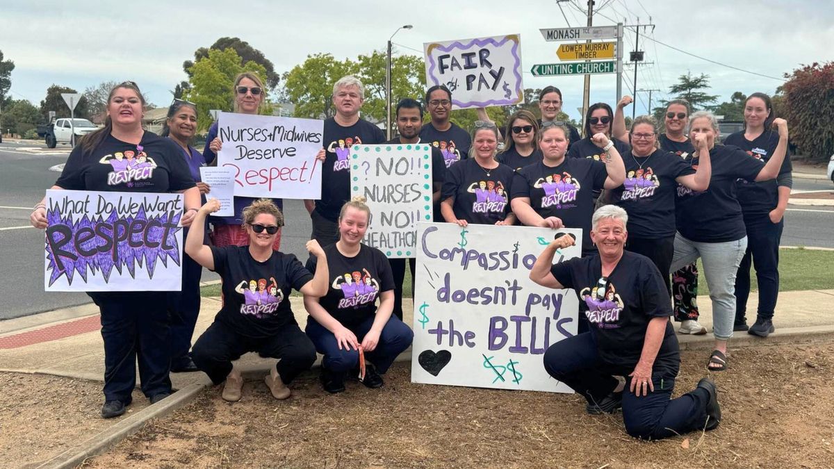 Nurses and midwives rally for better pay and conditions