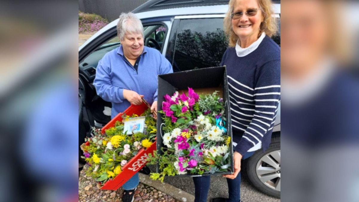 Kiwanis deliver Mothers Day flowers to women in hospital and nursing homes