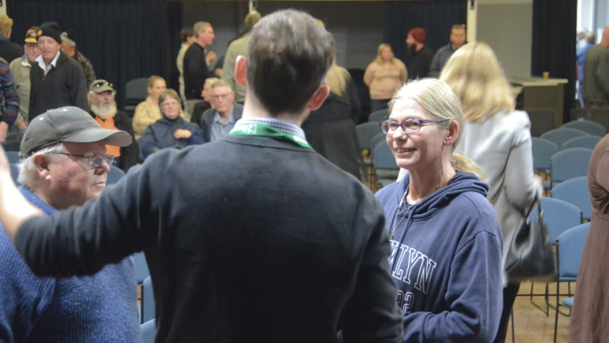 Tailem Bend community voices concerns about proposed AI factory