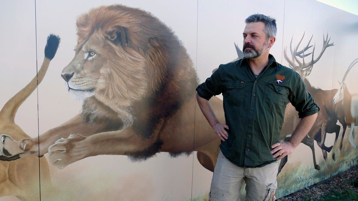 Vet paints 42 animals in great race towards a brighter future at Monarto