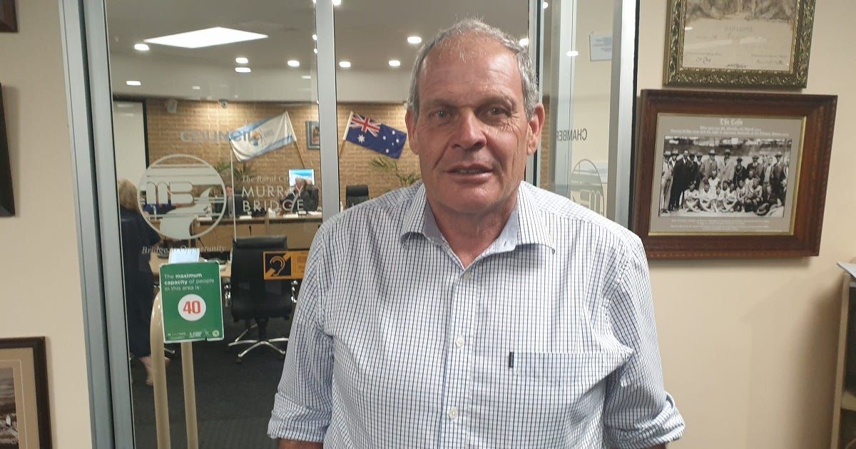 Hat draw means Wayne Thorley will continue as Deputy Mayor 