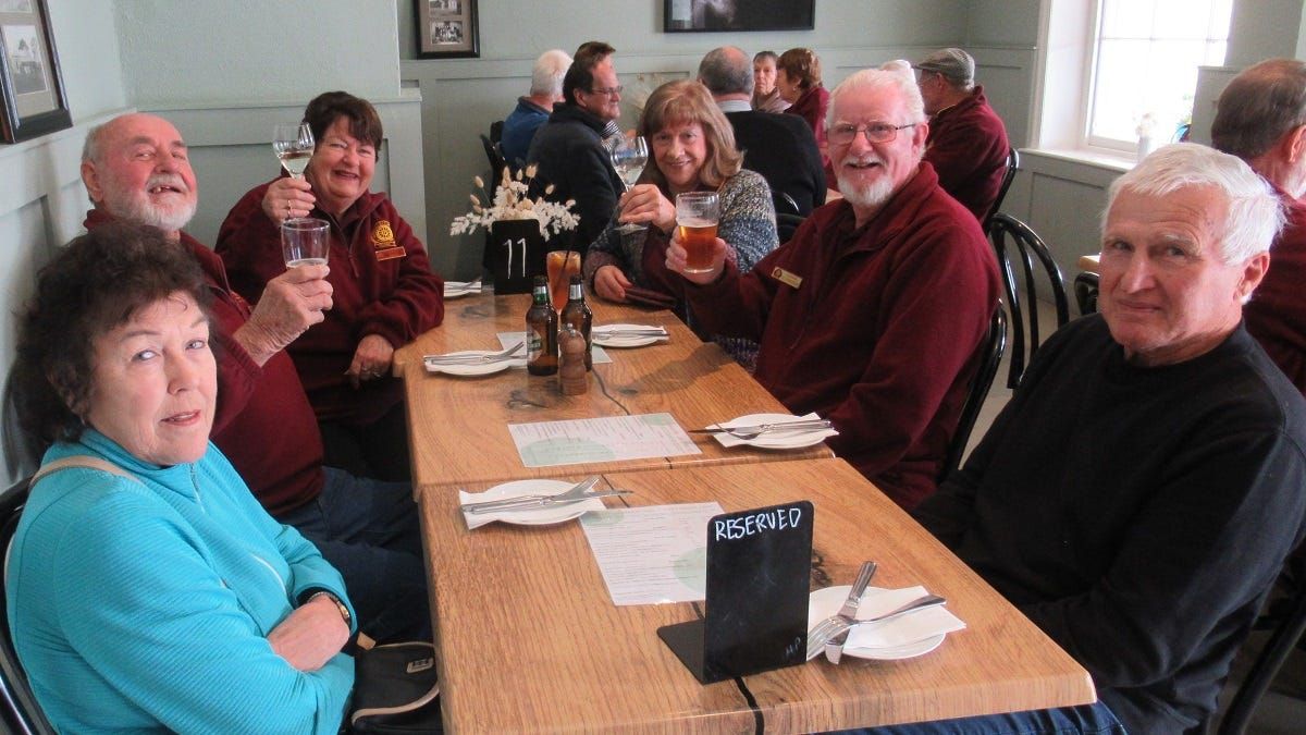 Auto Collectors Club takes 10th anniversary pub run to Greenman Inn