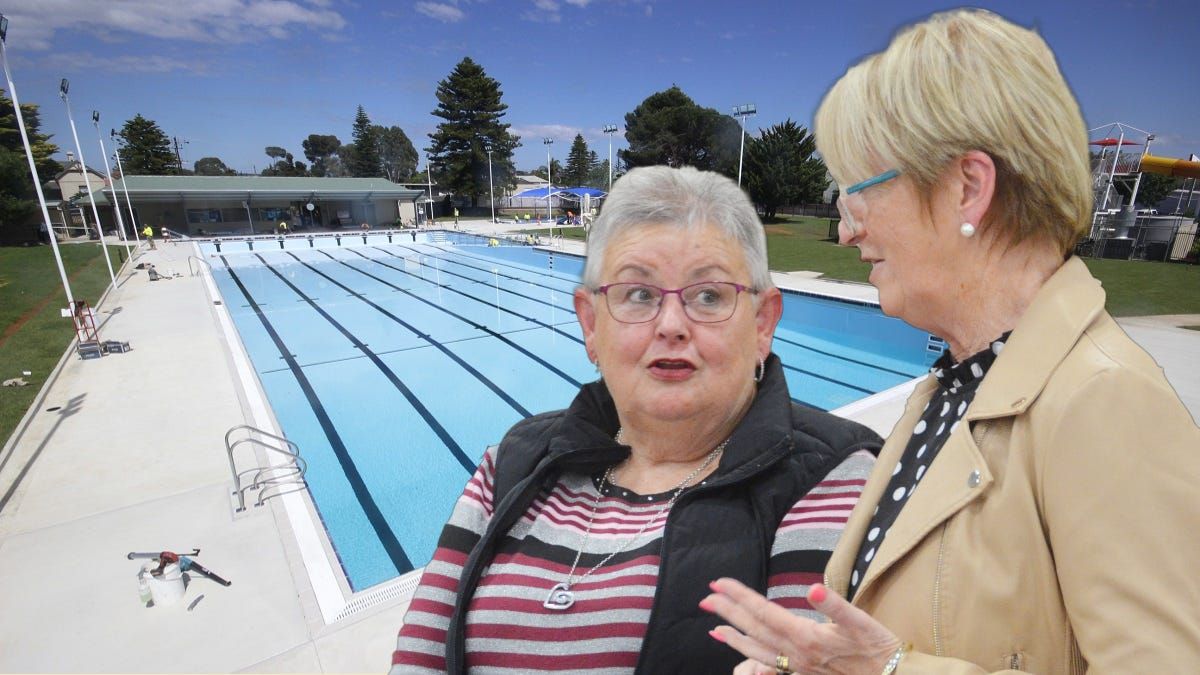 Murray Bridge swimming pool season should be longer, users say