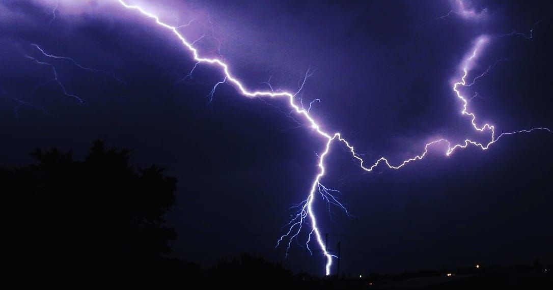Thunderstorm lights up the Murraylands