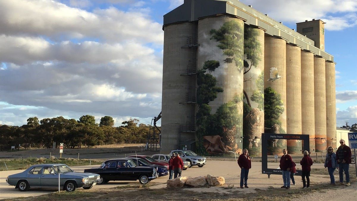 Karoonda's silo art and Pioneer Park entertain car collectors