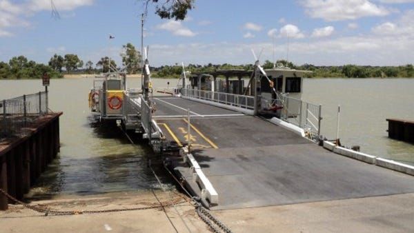 Tailem Bend ferry returns to service