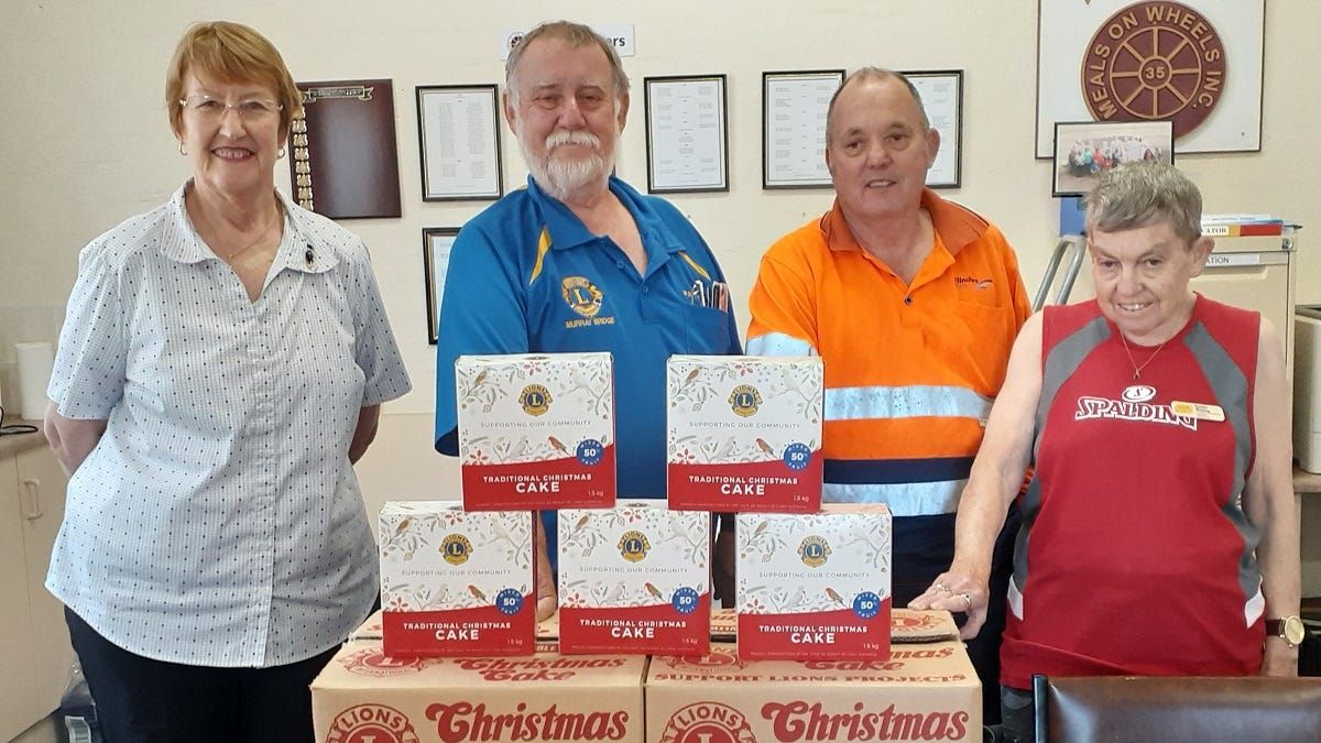 Lions Club delivers Christmas cakes for Meals on Wheels clients