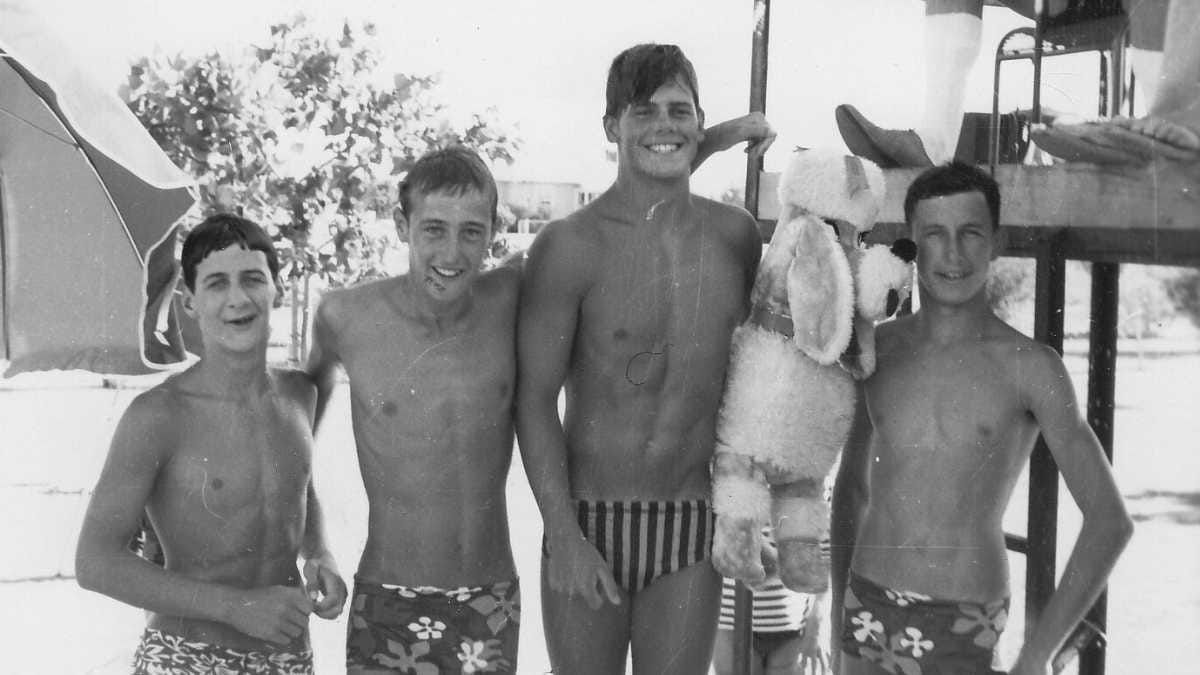 First boy to sneak into Murray Bridge’s pool comes clean, 65 years later