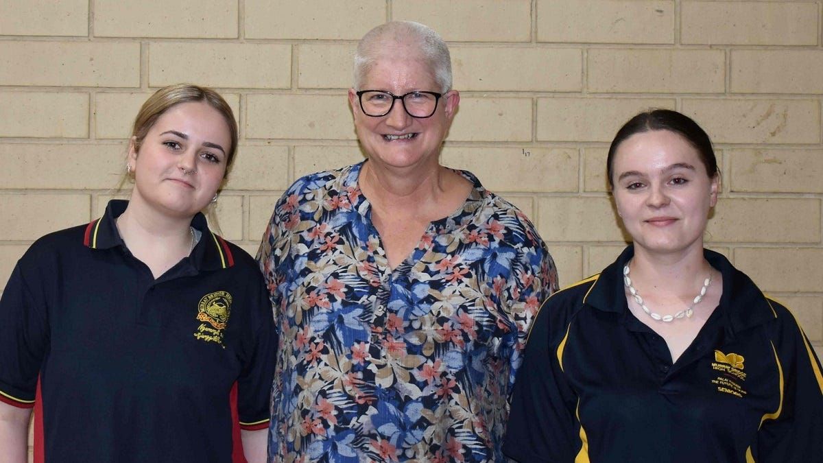 Murray Bridge High School principal, students shave for breast cancer fundraiser