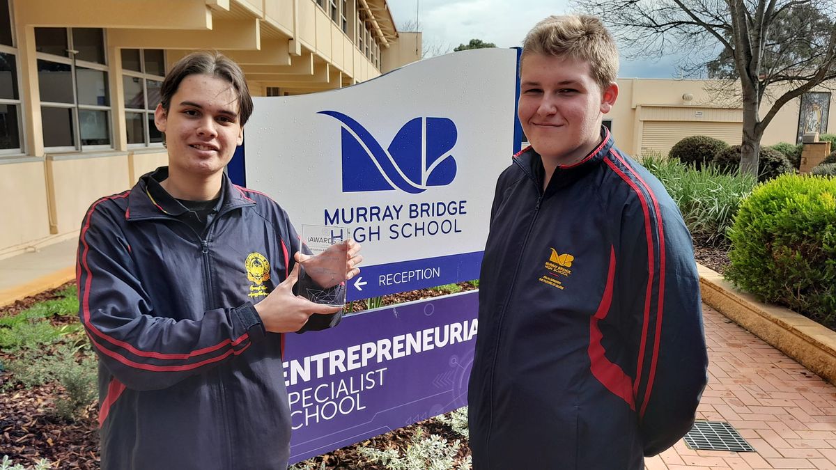 Murray Bridge High School students win innovator award in IT industry competition