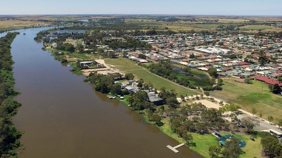 How can Murray Bridge avoid becoming another Mount Barker?