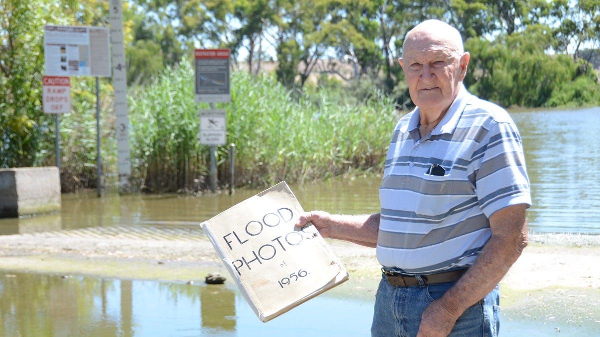 How Murray Bridge survived the 1956 flood – in pictures