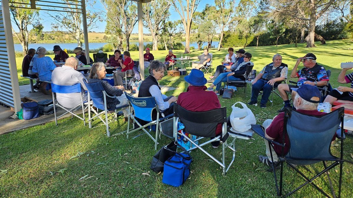 Auto collectors cruise to Swanport Reserve