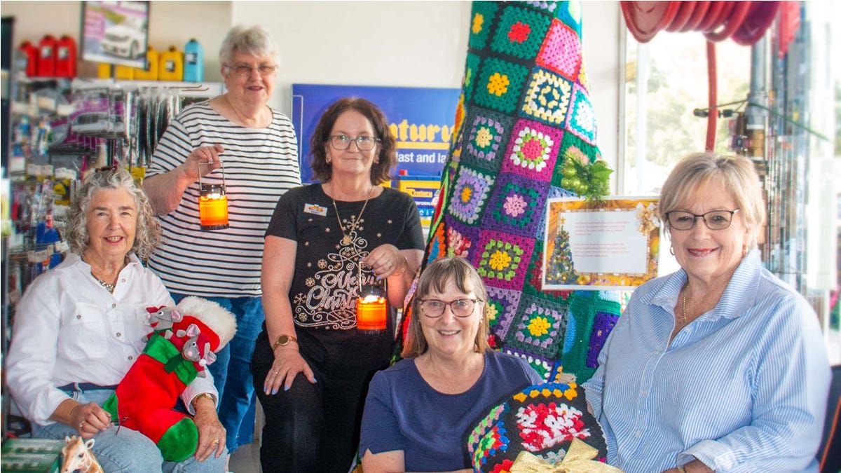 Friends create giant ‘granny-square’ Christmas tree at Tailem Bend