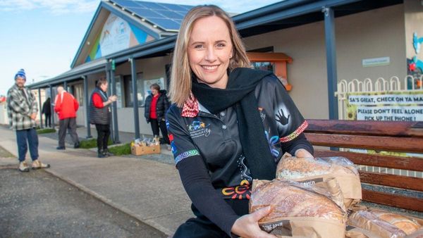 Lions lend a helping paw to Tailem Bend food relief service