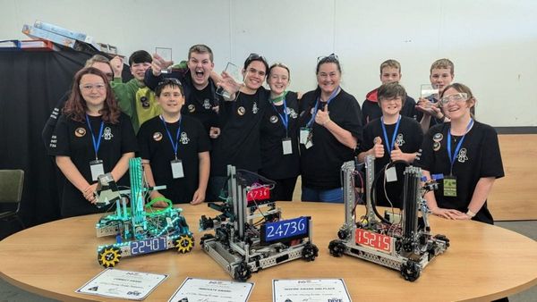 Can you help Murray Bridge’s robotics teams get to the nationals?