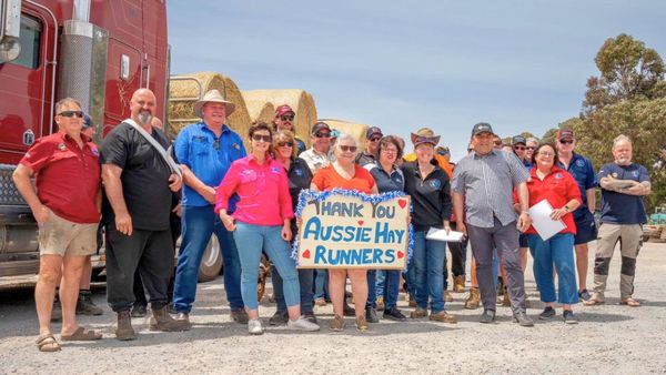 Hay runners donate 2100 bales to drought-struck SA farmers