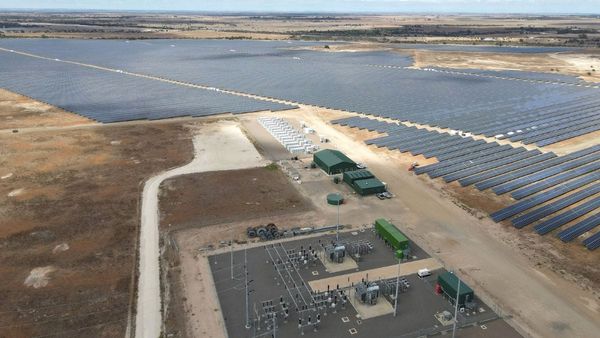 Final piece installed at Tailem Bend solar farm