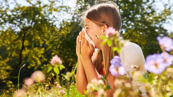 How to stay on top of allergies and asthma as spring blooms