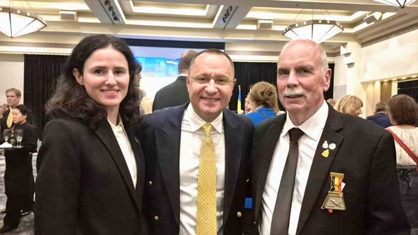 Bow made at Tailem Bend will be presented to Ukrainian president