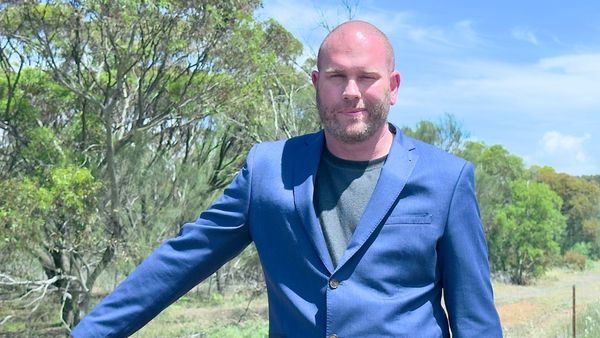 Independent candidate calls for landline phones in residential care homes