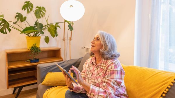 Come and get your cheap electricity, Housing Trust tenants