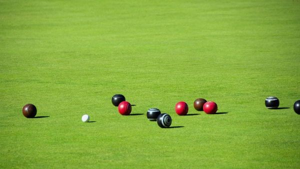 Jervois wins at Mannum as division one lawn bowlers dodge the rain