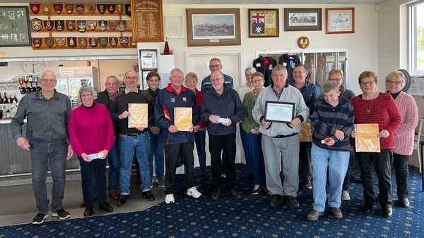 Meals on Wheels Murray Bridge recognises milestone-hitting volunteers