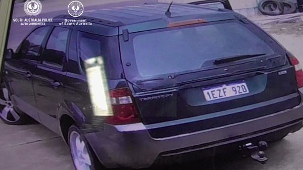 Thieves switch stolen numberplates between getaway cars in Murray Bridge