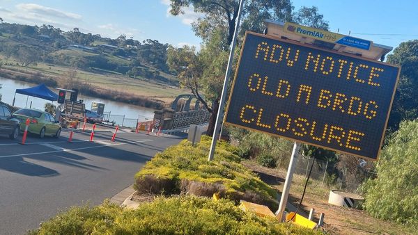 Old Murray Bridge to close on four dates this July as work continues