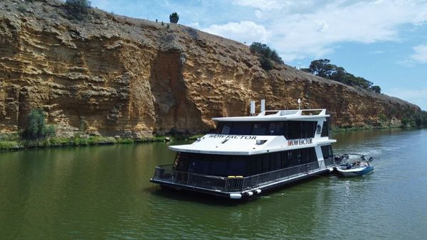 All aboard – experience a Wow Factor houseboat holiday this winter