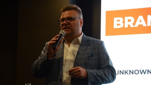 Build your brand in nine steps: Business Murray Bridge members hear from guru