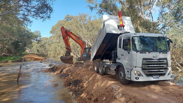 River Murray levees fail amid high wind, high flows