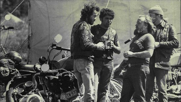 Showdown on Bridge Street: Retired policeman recalls bikie stand-off in Murray Bridge