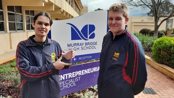 Murray Bridge High School students win innovator award in IT industry competition