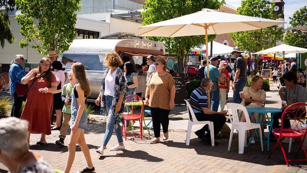Murray Bridge Art Fest will fill Sixth Street with colour this Sunday