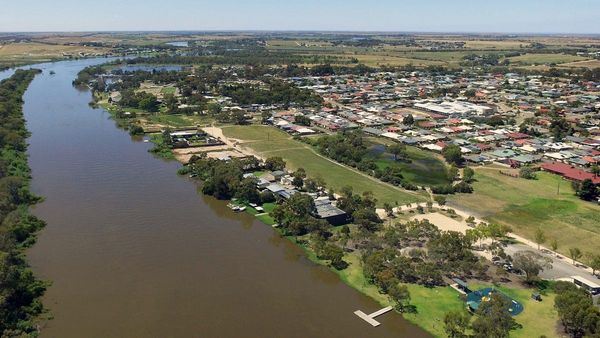 How can Murray Bridge avoid becoming another Mount Barker?