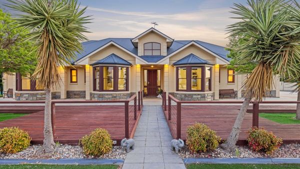 Luxurious lifestyle awaits in the Murraylands