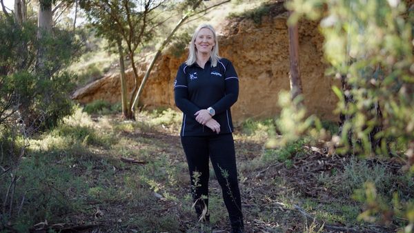 Tourists flock to the River Murray even as high flows peak