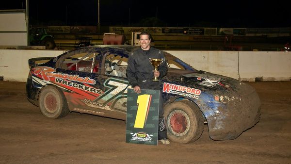 Sports reports: Late decision to race pays off for Scott Angus