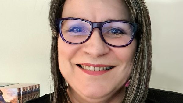 Best-selling novelist Darry Fraser to visit Murray Bridge