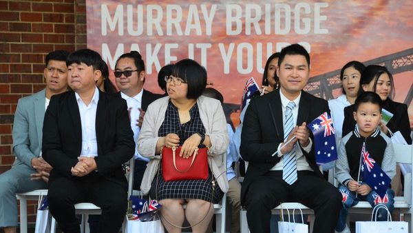 Twenty new Australian citizens welcomed to Murray Bridge, and one to the Coorong