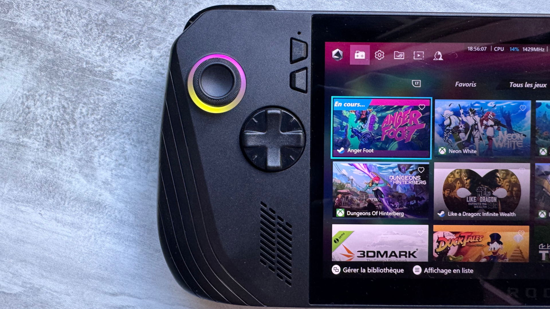 Le D-Pad et les joysticks ont été améliorés. La console ROG Ally X