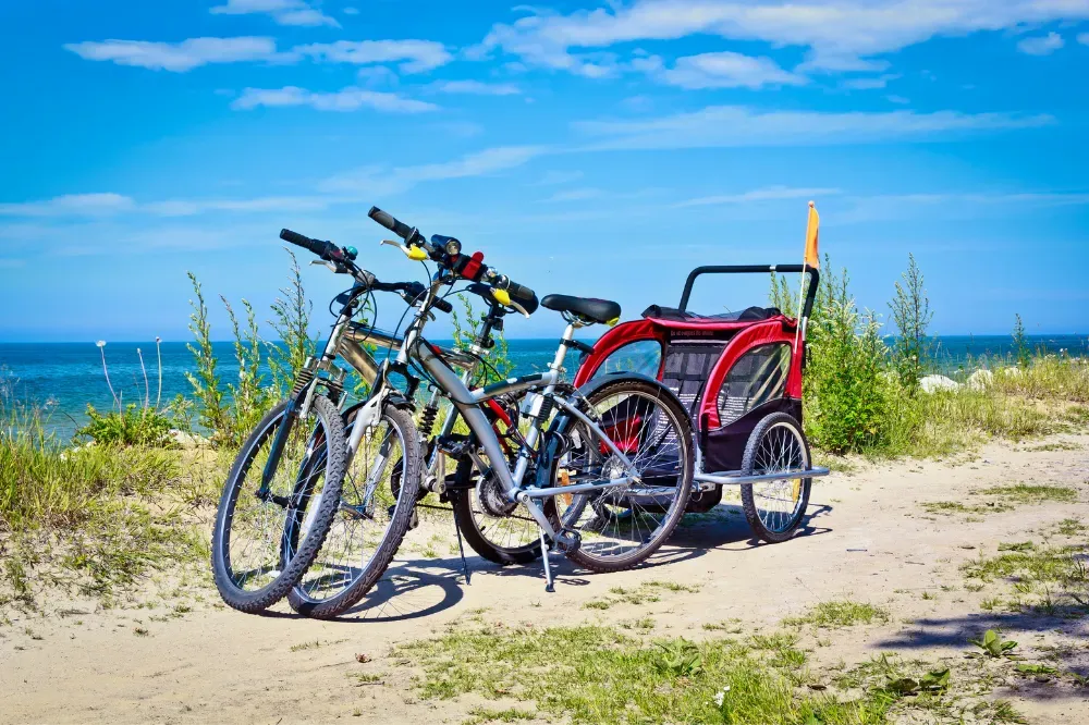 How old should a baby be to ride a bike trailer