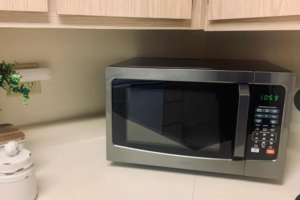What are the pros and cons of the microwave air fryer combo