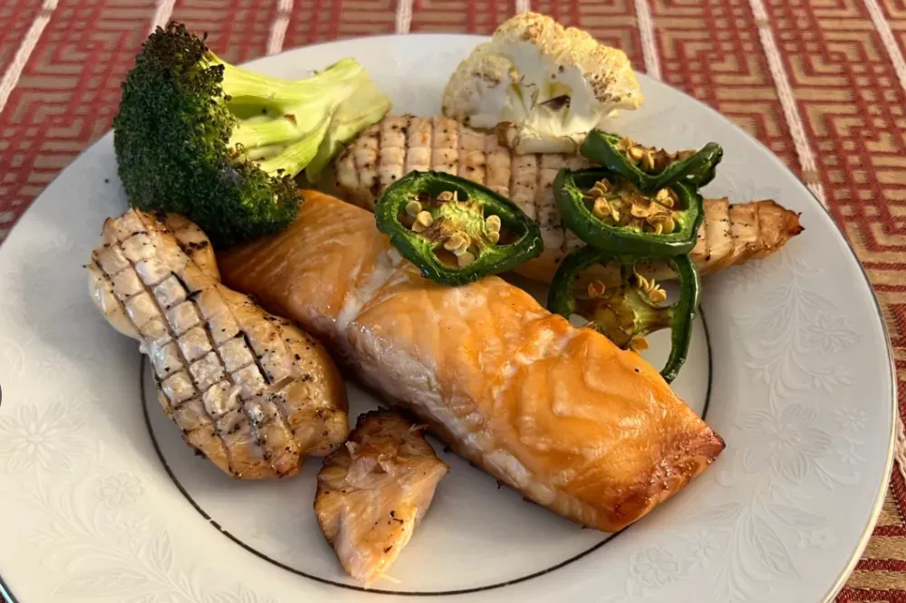 What are the pros and cons of the microwave air fryer combo