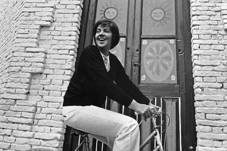 María Elena en el País de las Maravillas