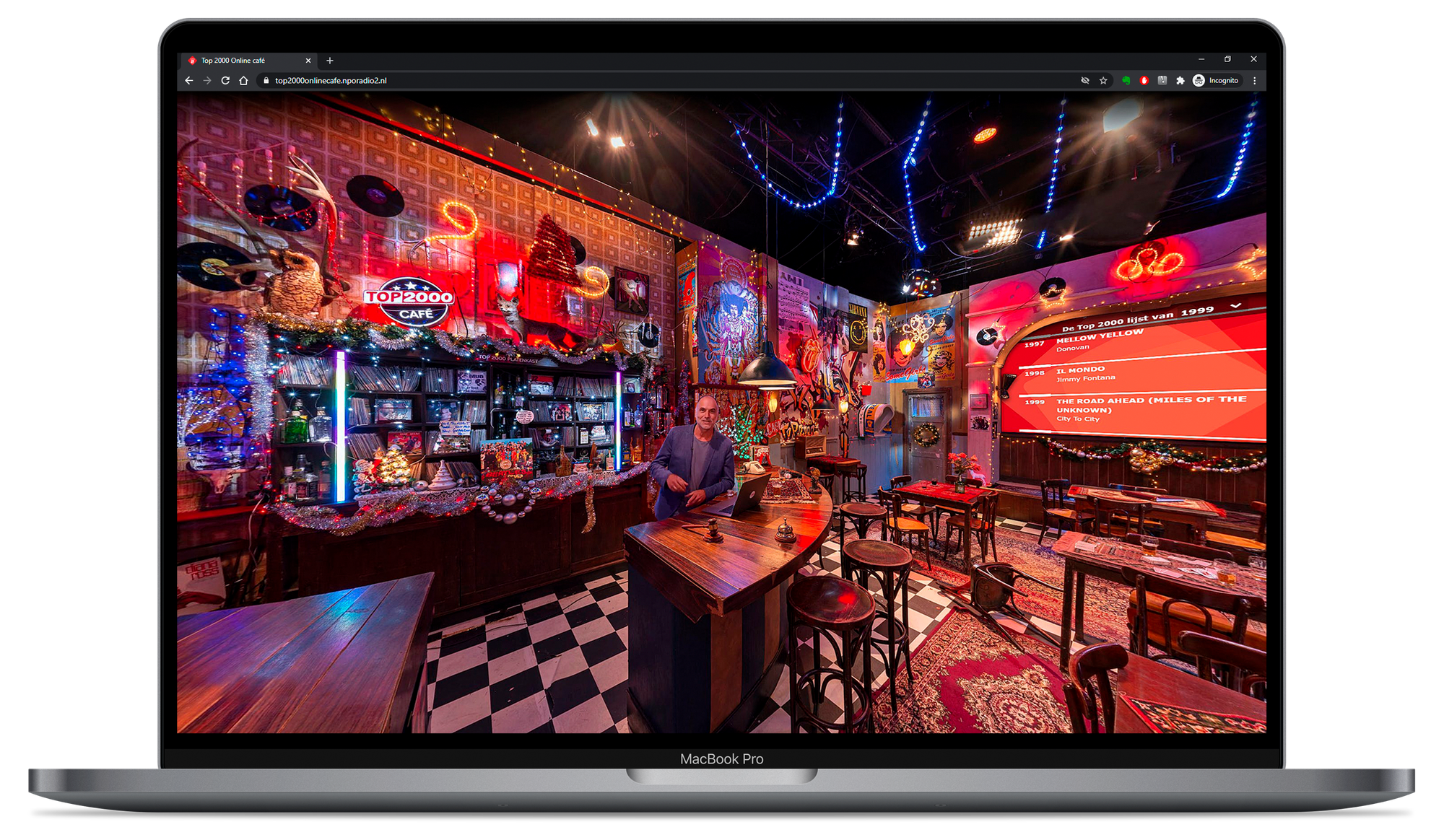 Laptop met Leo Blokhuis in het Top 2000 online café