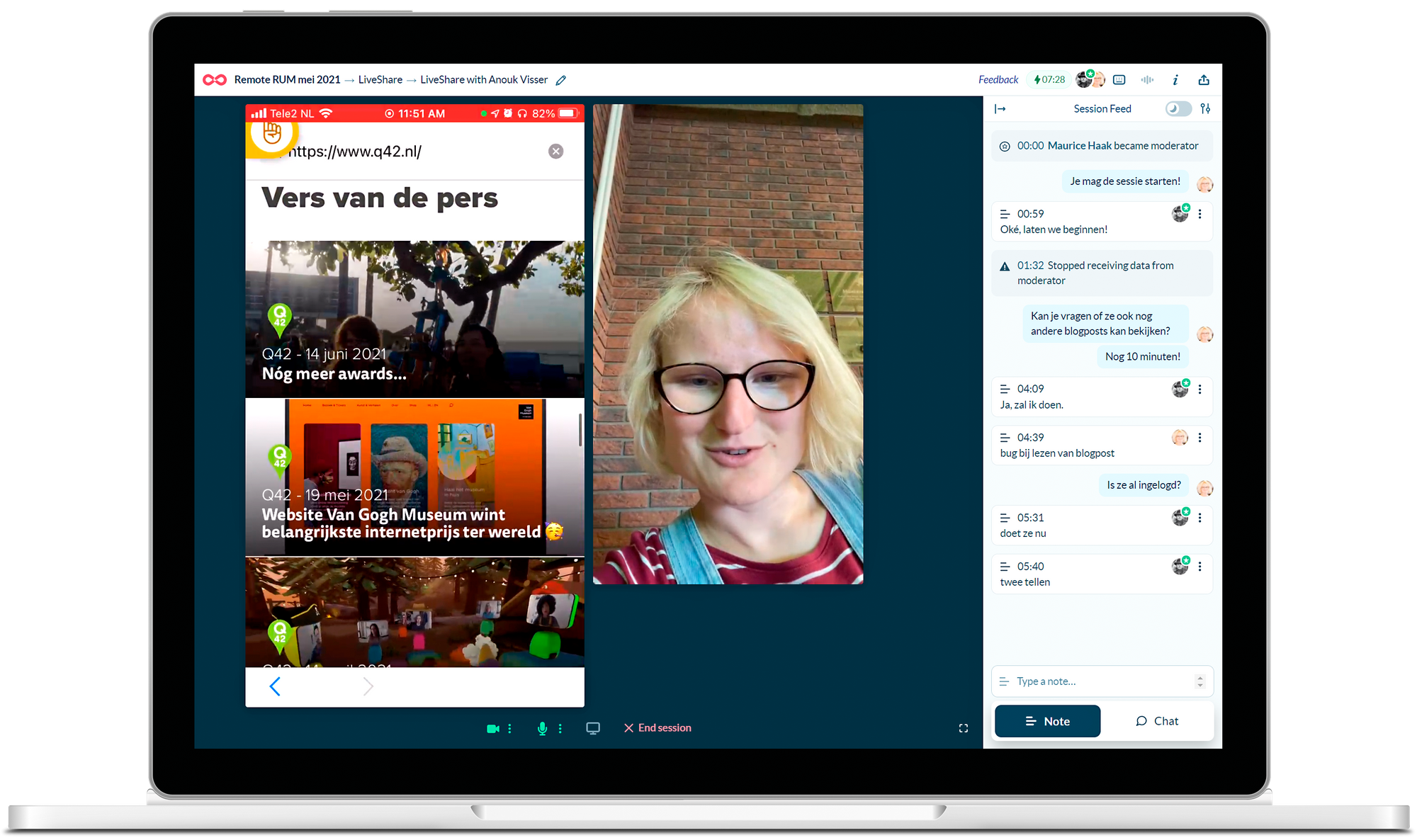 Een laptop met het Lookback-dashboard: de geteste website, een deelnemer en het chatvenster