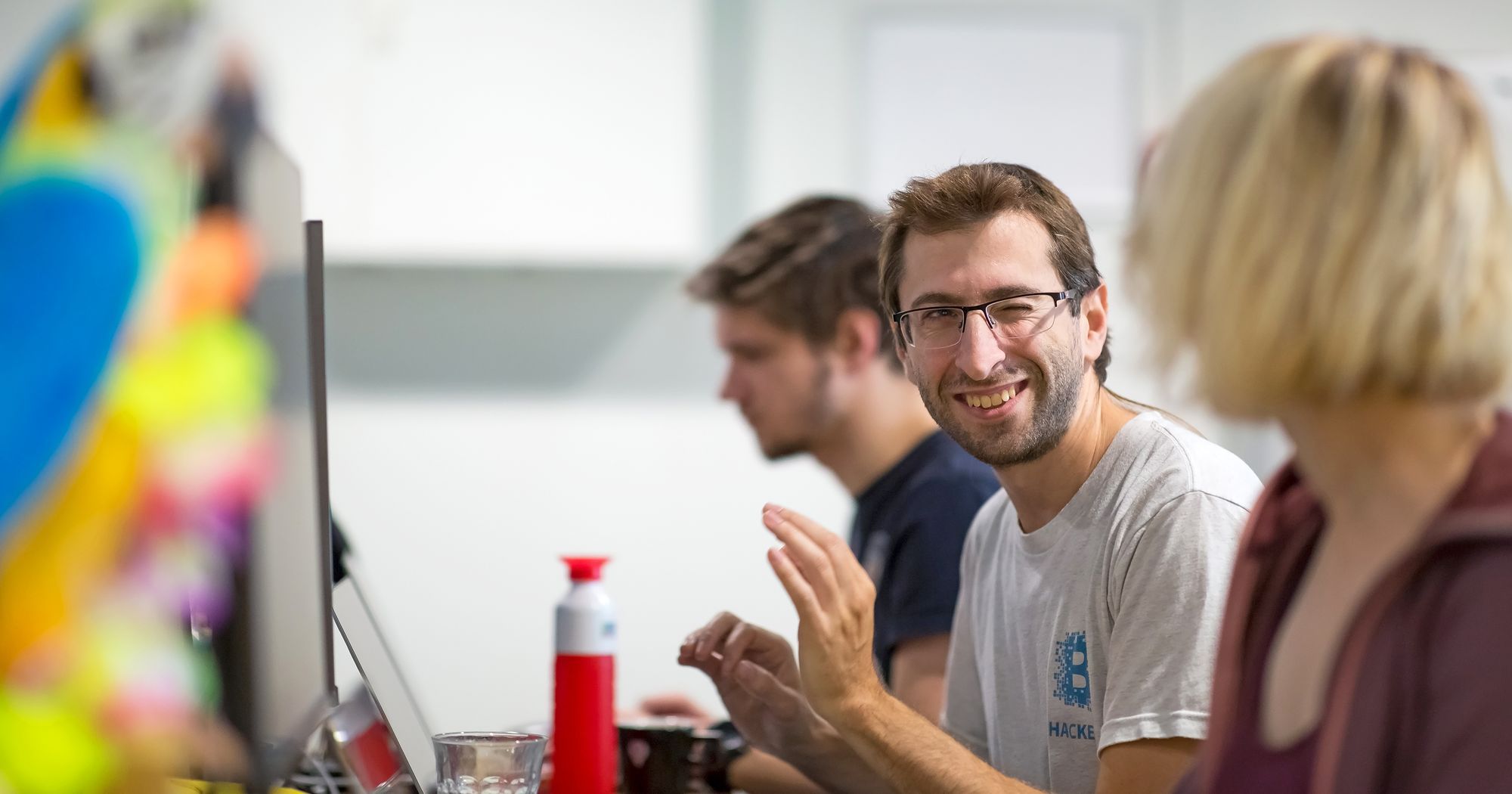 Drie developers van digital product studio Q42 aan het werk